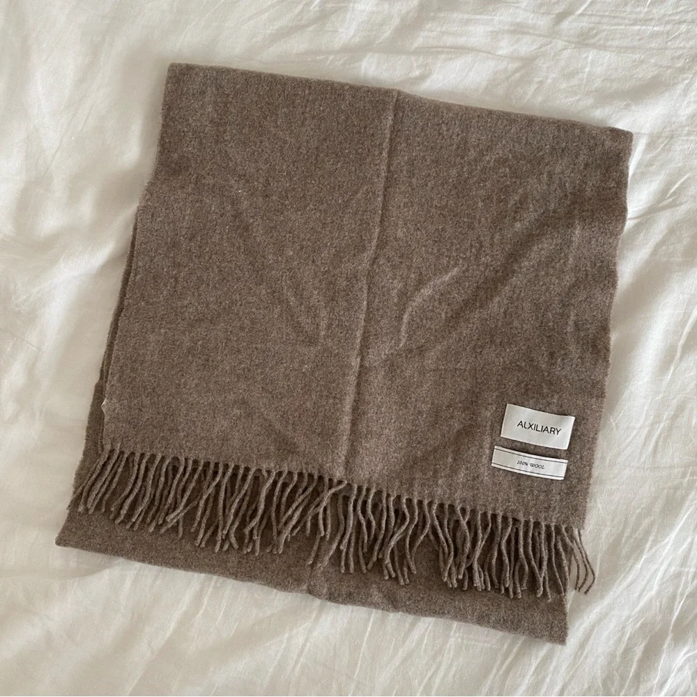 Aritzia auxiliary brown wool scarf - Picture 3 of 6